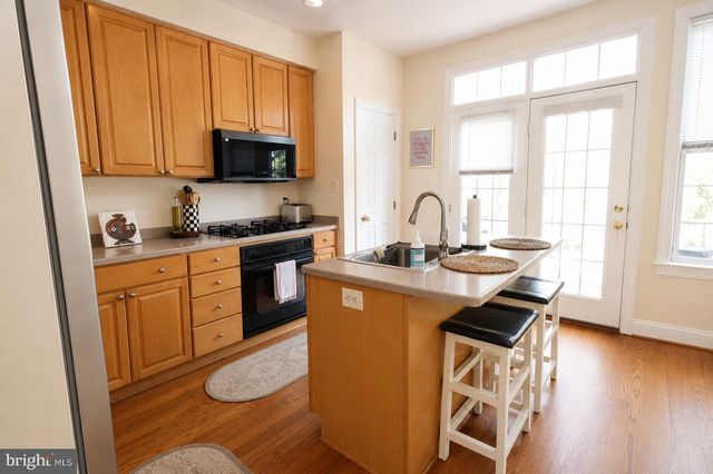 1910 N ADAMS ST N, Arlington, VA 22201