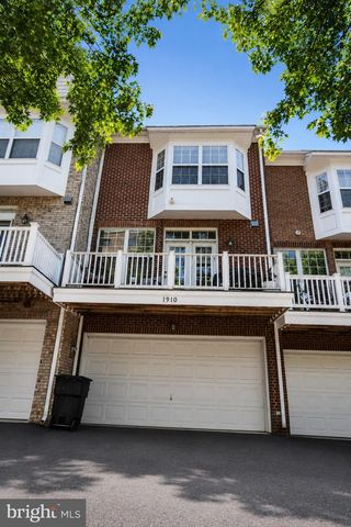 1910 N ADAMS ST N, Arlington, VA 22201