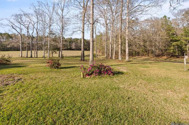 9821 Bank St Extension, Clinton, LA 70722