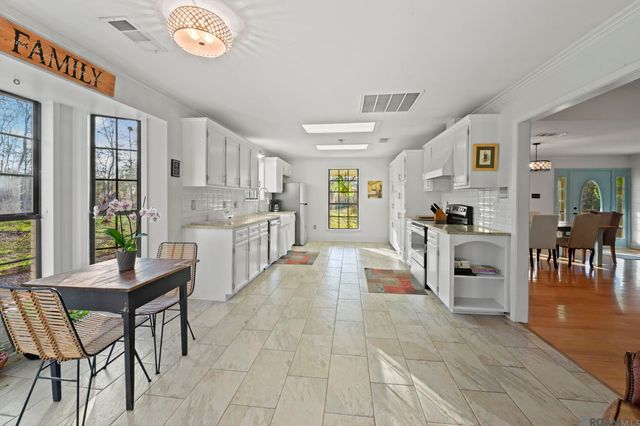 9821 Bank St Extension, Clinton, LA 70722