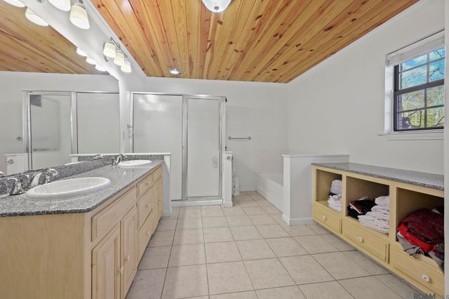 9821 Bank St Extension, Clinton, LA 70722