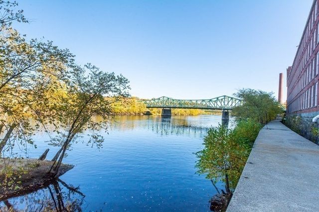 130 John St 242, Lowell, MA 01852