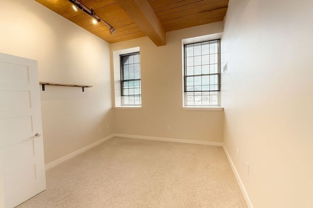 130 John St 242, Lowell, MA 01852