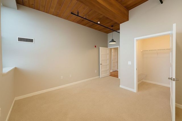 130 John St 242, Lowell, MA 01852