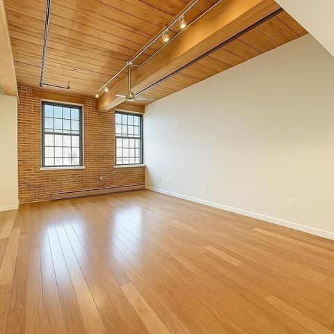 130 John St 242, Lowell, MA 01852