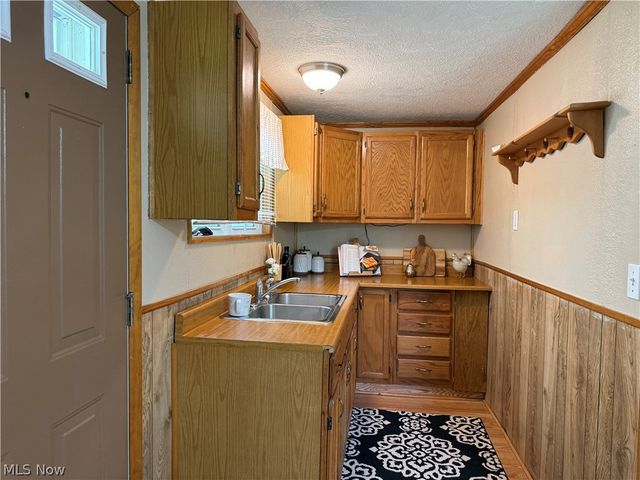 2261 6th Street, Mcdonald, OH 44437