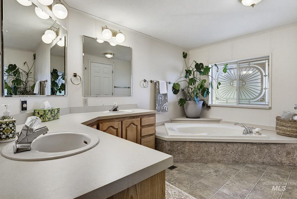 5787 N Confederate Ln, Garden City, ID 83714 photo 3