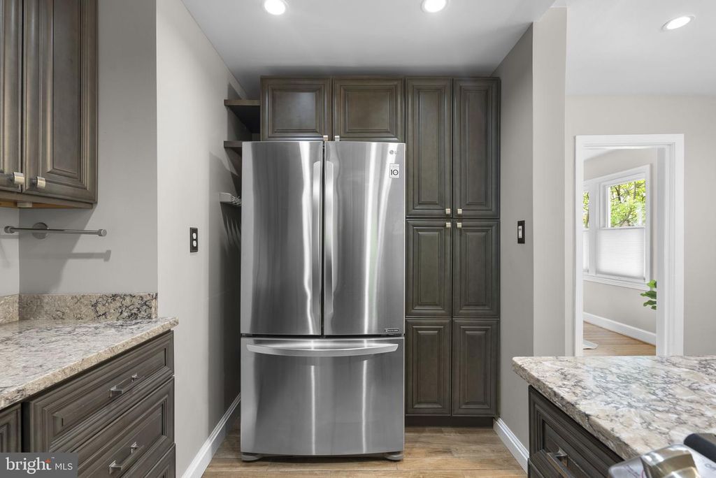 Image 11 of property listing at 10604 S DUNMOOR DR, Silver Spring, MD 20901