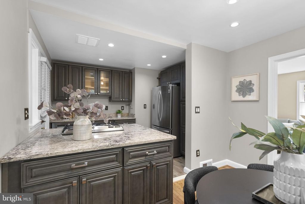 Image 12 of property listing at 10604 S DUNMOOR DR, Silver Spring, MD 20901