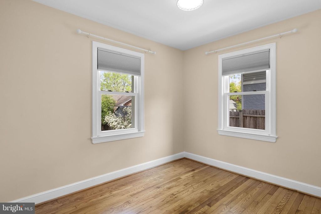 Image 17 of property listing at 10604 S DUNMOOR DR, Silver Spring, MD 20901