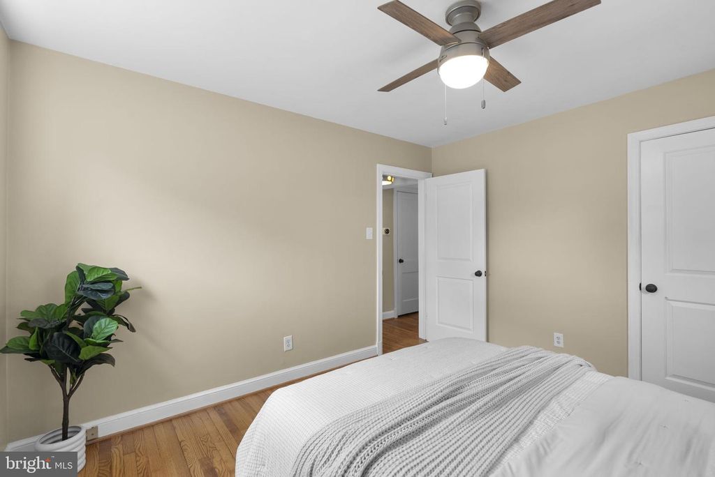 Image 20 of property listing at 10604 S DUNMOOR DR, Silver Spring, MD 20901