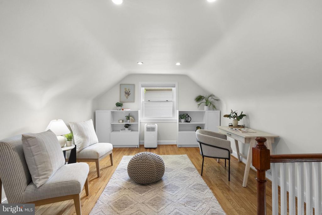 Image 21 of property listing at 10604 S DUNMOOR DR, Silver Spring, MD 20901