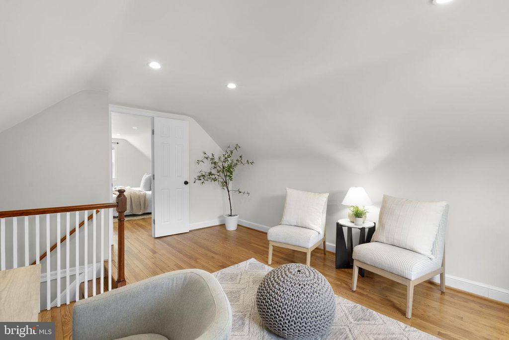 Image 23 of property listing at 10604 S DUNMOOR DR, Silver Spring, MD 20901