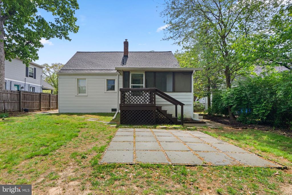 Image 28 of property listing at 10604 S DUNMOOR DR, Silver Spring, MD 20901