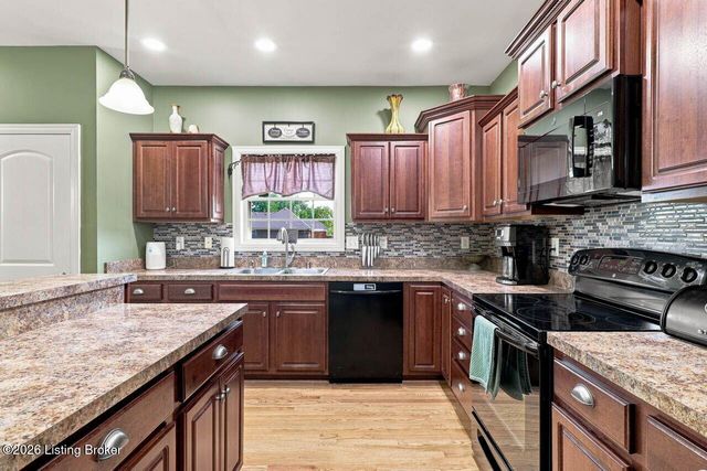 7612 Aspen Ridge Rd, Louisville, KY 40214