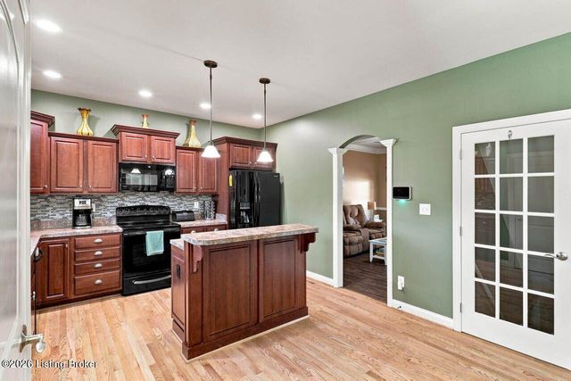 7612 Aspen Ridge Rd, Louisville, KY 40214