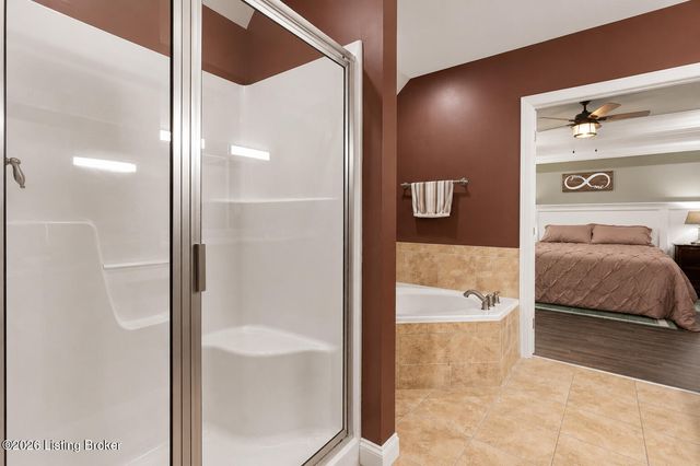 7612 Aspen Ridge Rd, Louisville, KY 40214