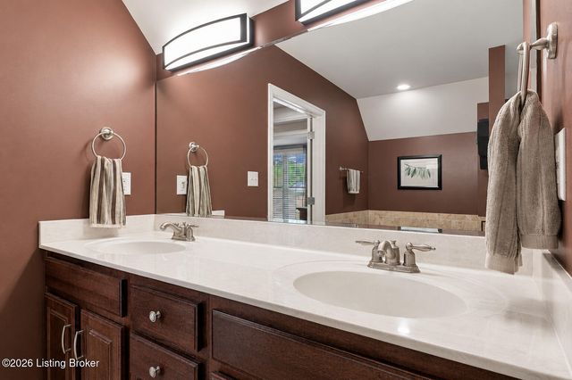 7612 Aspen Ridge Rd, Louisville, KY 40214