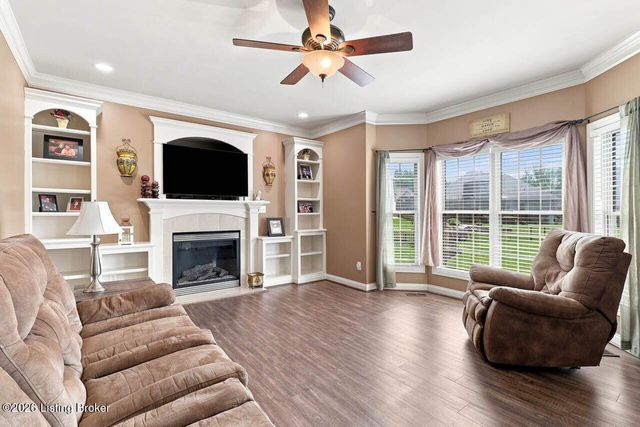 7612 Aspen Ridge Rd, Louisville, KY 40214