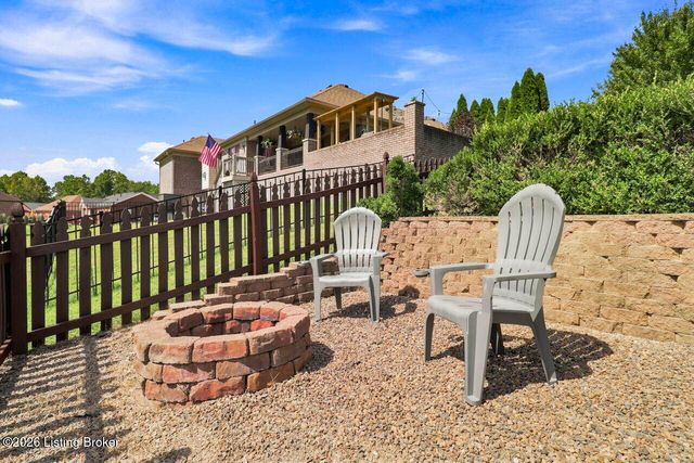 7612 Aspen Ridge Rd, Louisville, KY 40214