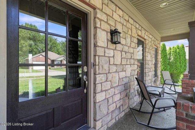 7612 Aspen Ridge Rd, Louisville, KY 40214