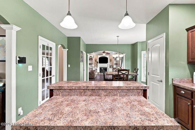 7612 Aspen Ridge Rd, Louisville, KY 40214