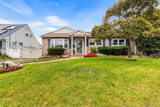 142 Montgomery Avenue, Oceanside, NY 11572