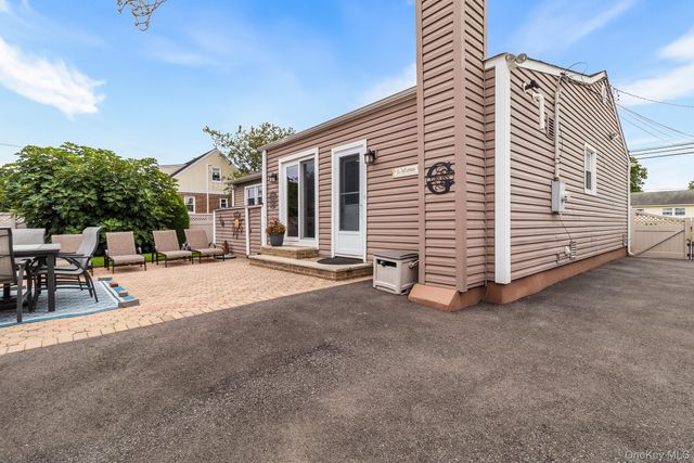 142 Montgomery Avenue, Oceanside, NY 11572