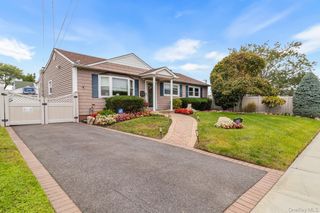 142 Montgomery Avenue, Oceanside, NY 11572