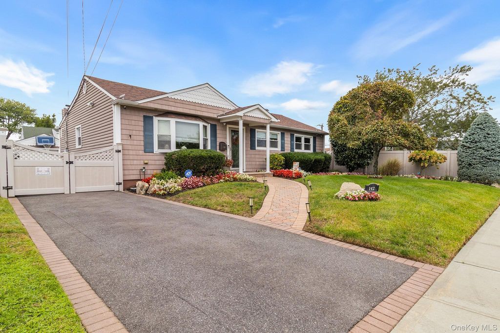 142 Montgomery Avenue, Oceanside, NY 11572