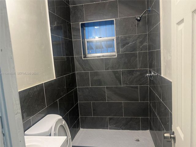 395 NE 112th St, Miami, FL 33161