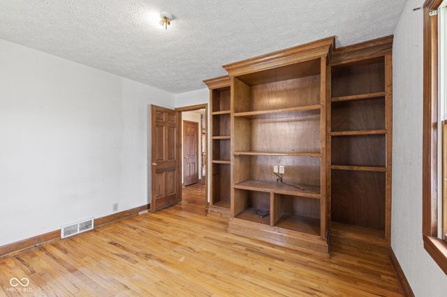 7104 Combs Road, Indianapolis, IN 46237