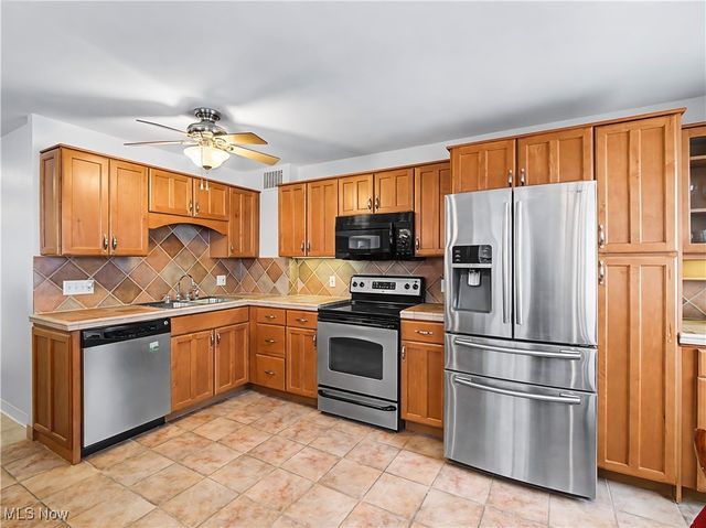 11850 Edgewater Drive 512, Lakewood, OH 44107