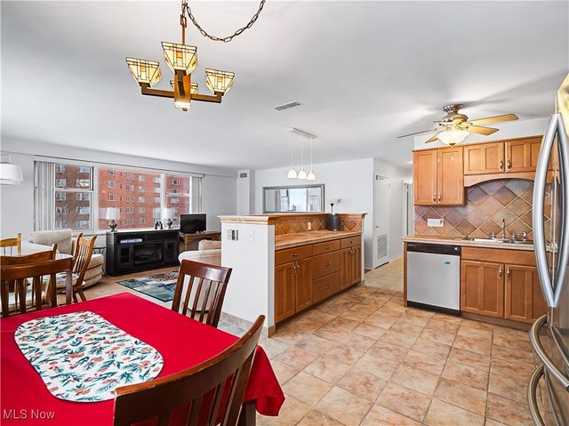 11850 Edgewater Drive 512, Lakewood, OH 44107