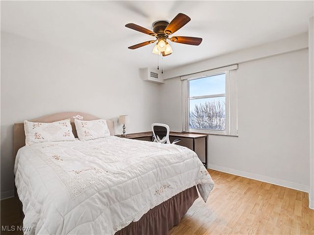 11850 Edgewater Drive 512, Lakewood, OH 44107