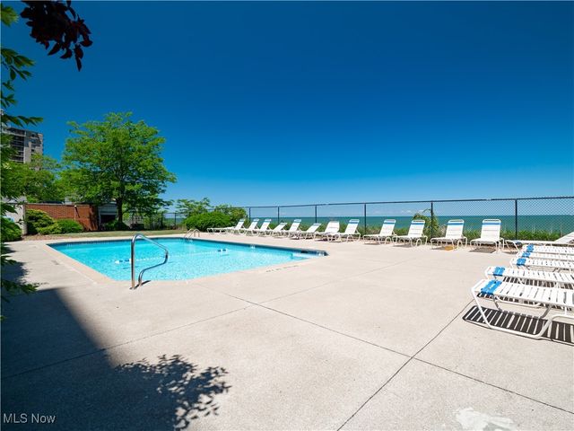 11850 Edgewater Drive 512, Lakewood, OH 44107