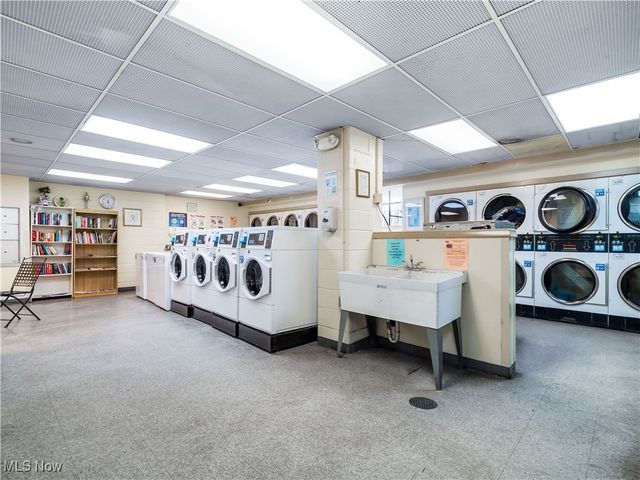 11850 Edgewater Drive 512, Lakewood, OH 44107