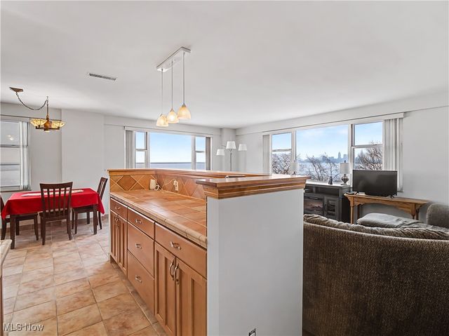 11850 Edgewater Drive 512, Lakewood, OH 44107