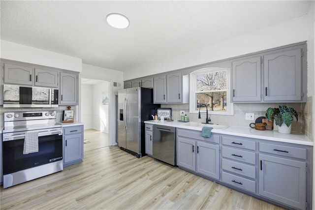 4921 Peck Avenue, Independence, MO 64055