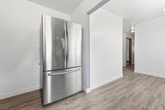 7216 W Layton AVENUE, Greenfield, WI 53220