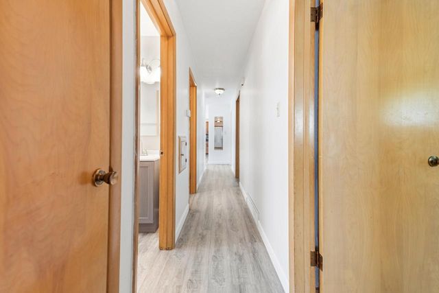 7216 W Layton AVENUE, Greenfield, WI 53220