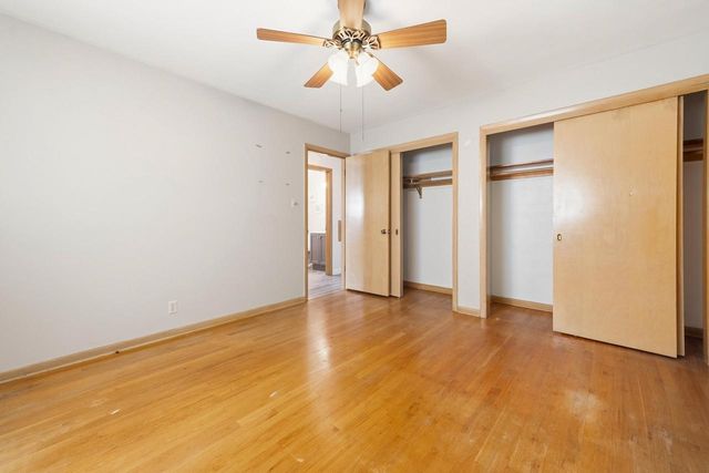 7216 W Layton AVENUE, Greenfield, WI 53220