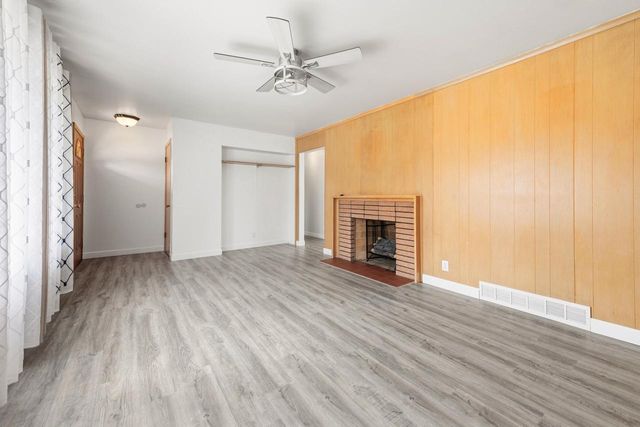 7216 W Layton AVENUE, Greenfield, WI 53220