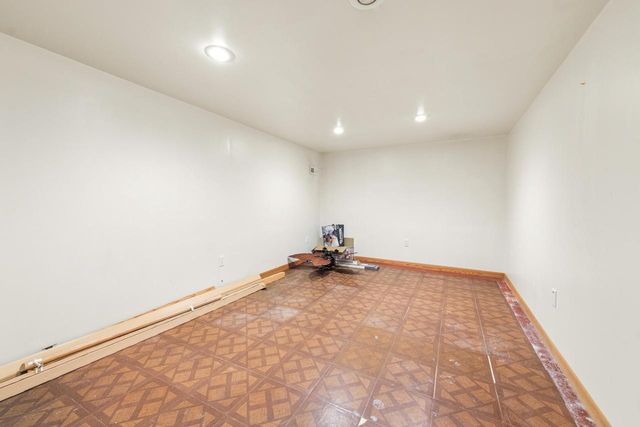 7216 W Layton AVENUE, Greenfield, WI 53220