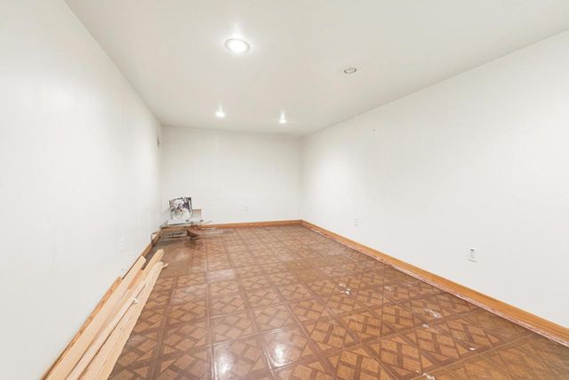 7216 W Layton AVENUE, Greenfield, WI 53220