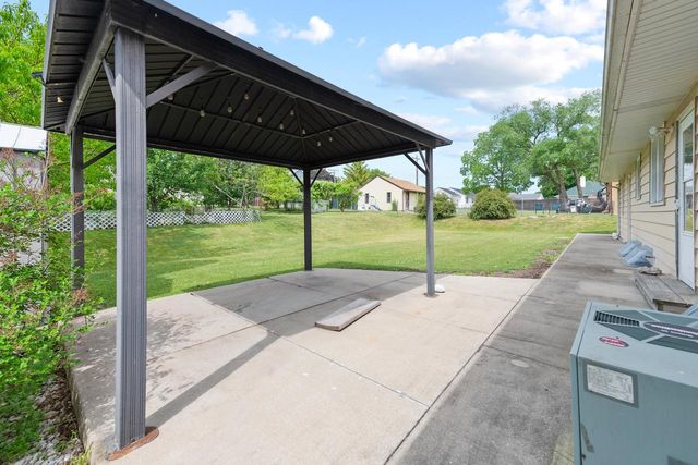 7216 W Layton AVENUE, Greenfield, WI 53220