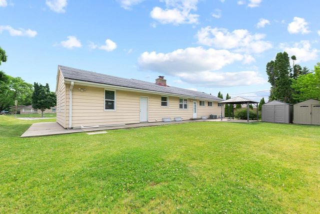 7216 W Layton AVENUE, Greenfield, WI 53220