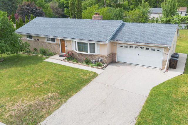 7216 W Layton AVENUE, Greenfield, WI 53220