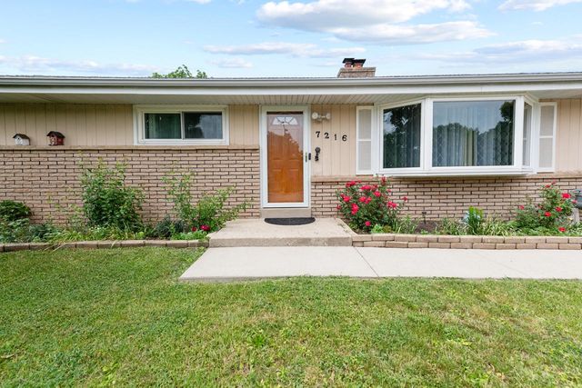 7216 W Layton AVENUE, Greenfield, WI 53220