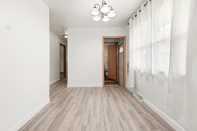 7216 W Layton AVENUE, Greenfield, WI 53220